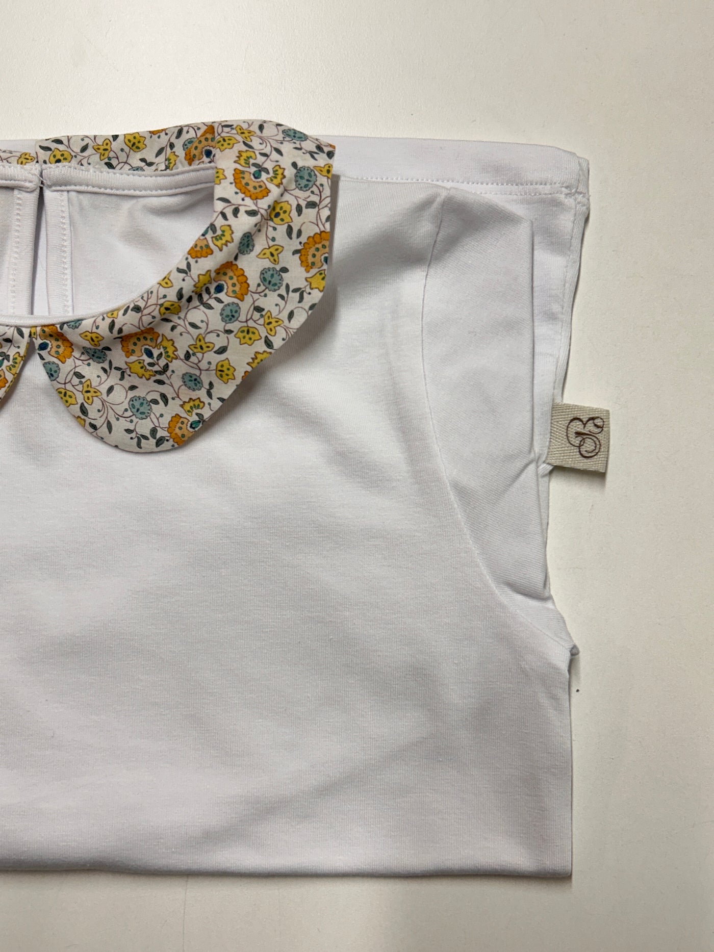 Magliettina CLAUDINE PETALO fiori ocra