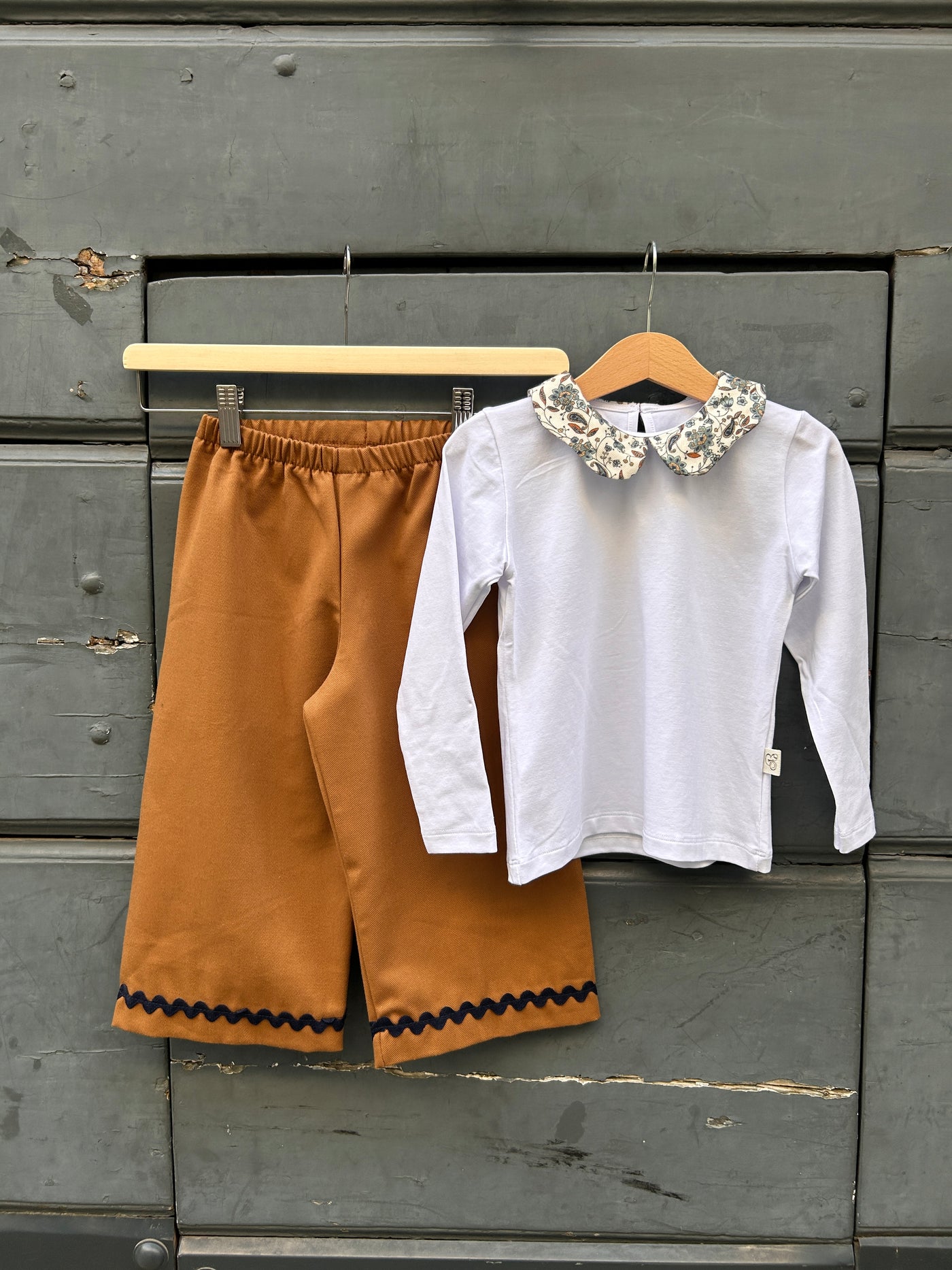 Magliettina CLAUDINE PETALO costine velluto blu