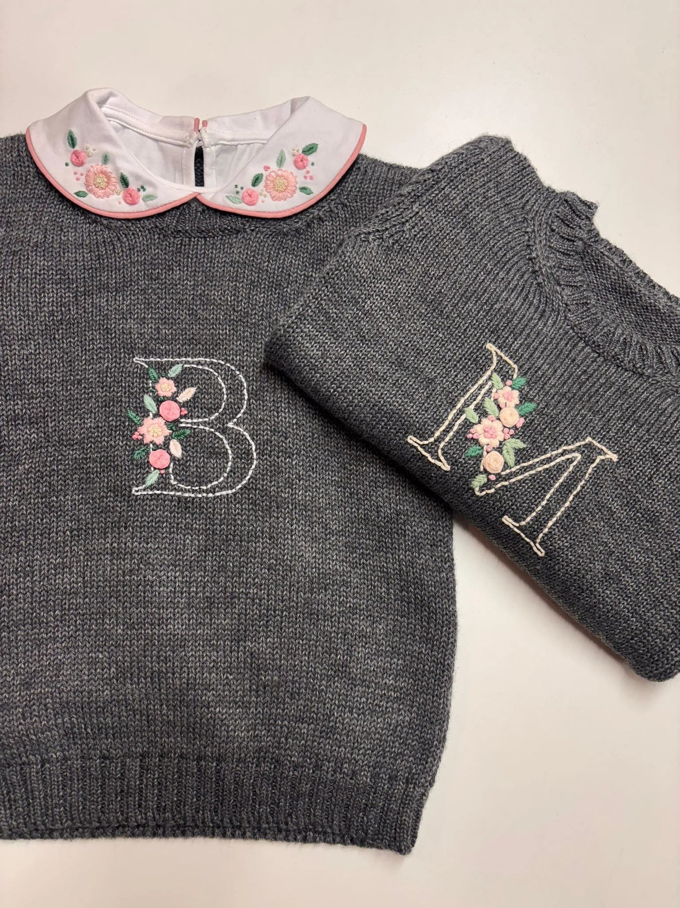 Maglioncino Iniziale Ricamata Fiorita